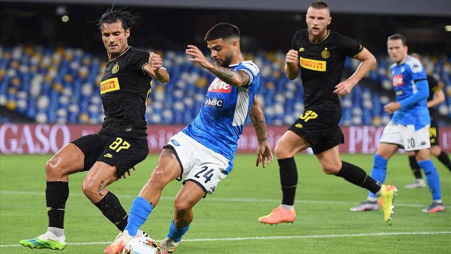 篮球场上的 篮球场上的